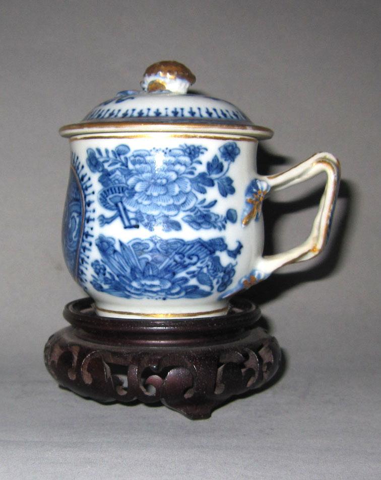 2010.0008.037 A, B, C Porcelain pot de creme and stand