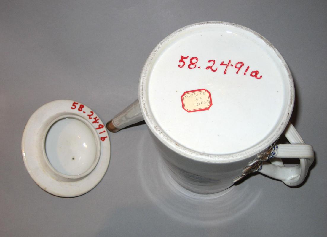1958.2491 Coffee pot underside