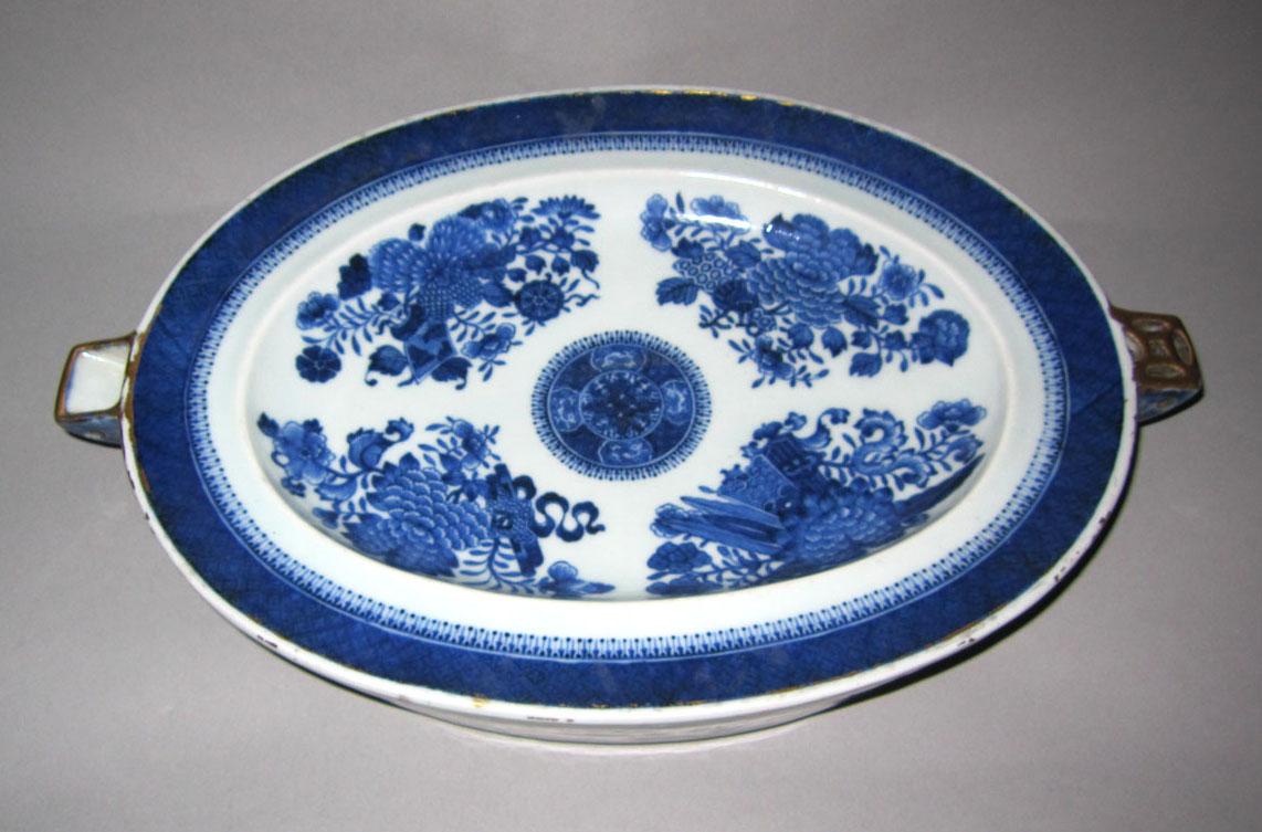 2010.0008.102 A Porcelain dish top