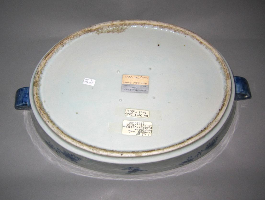 2010.0008.102 A Porcelain dish underside