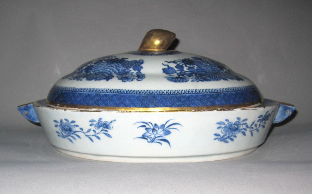 2010.0008.103 A,B Porcelain dish