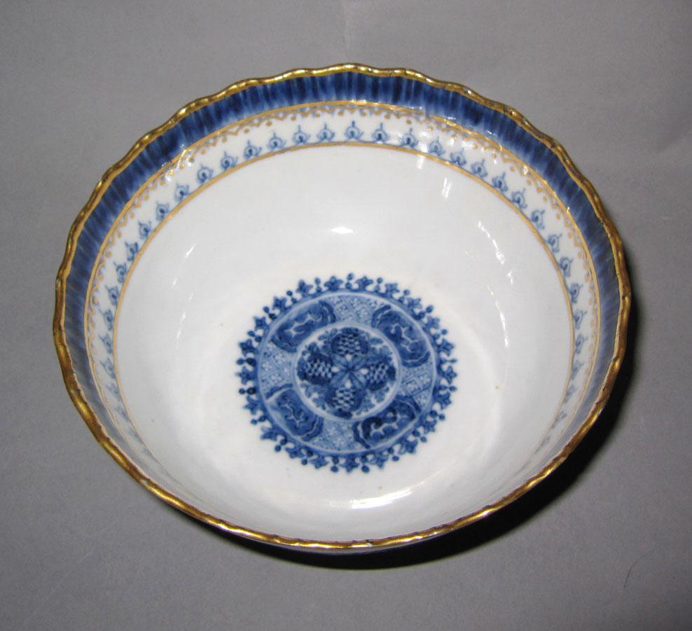 2010.0008.109 Porcelain bowl top
