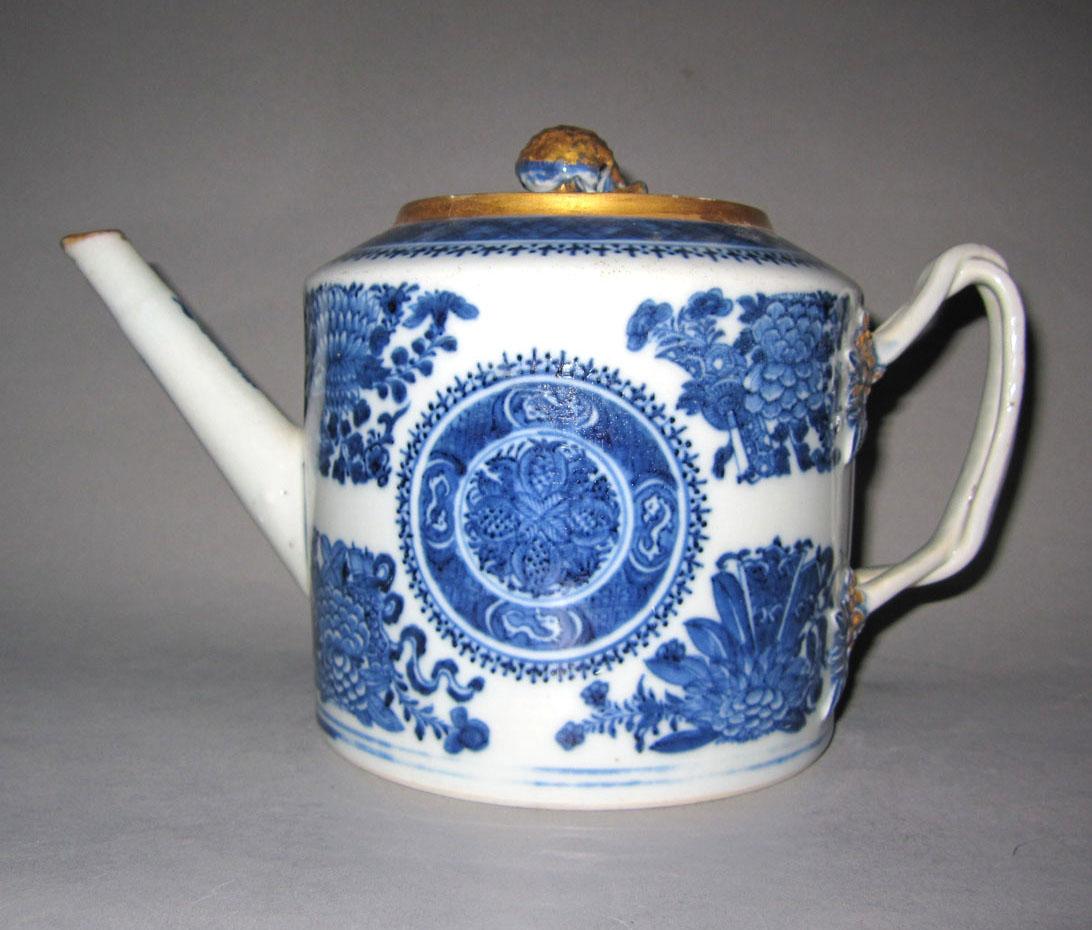 2010.0008.156 A,B Porcelain teapot