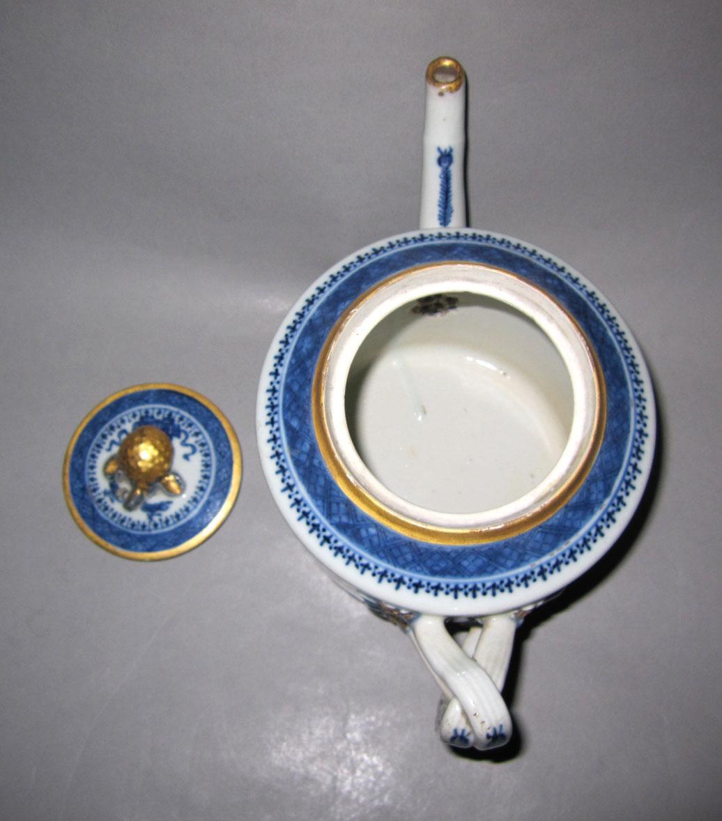 2010.0008.156 A,B Porcelain teapot top