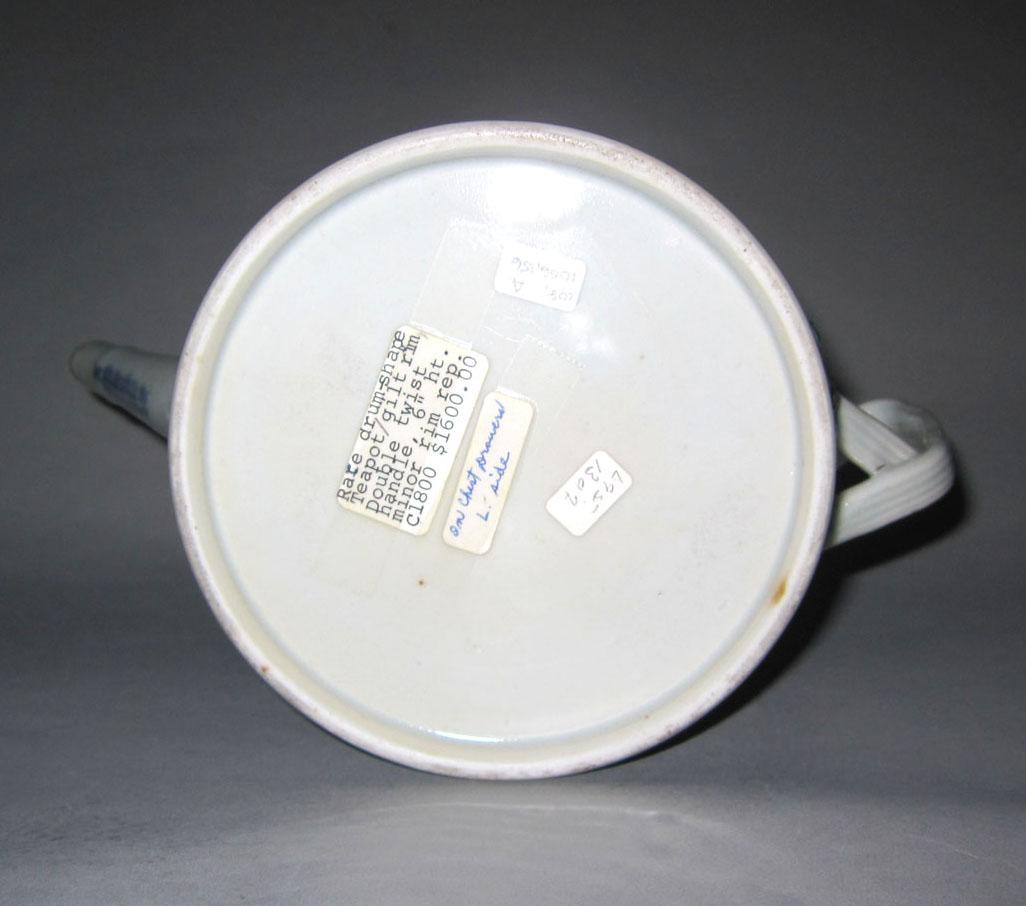 2010.0008.156 A,B Porcelain teapot underside
