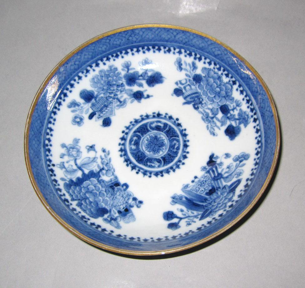 2010.0008.048 B Porcelain saucer