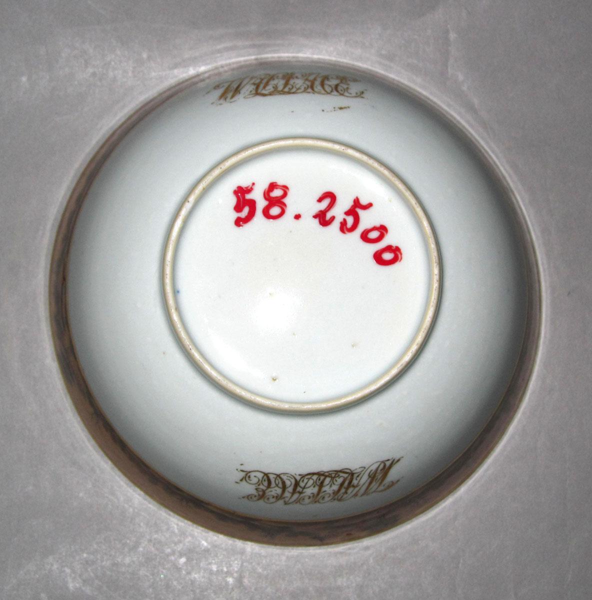 1958.2500 Porcelain bowl underside