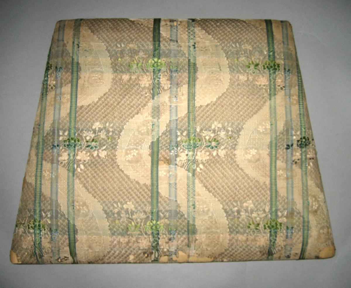 1969.5483 slip seat