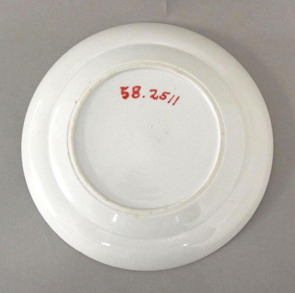 1958.2511 Porcelain plate underside