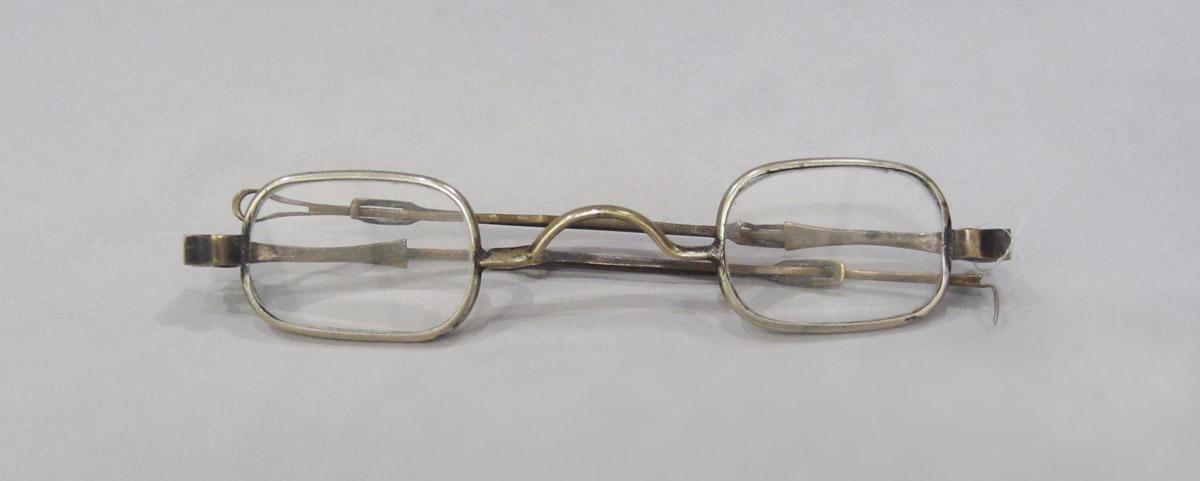 1958.2514 Spectacles, upper surface