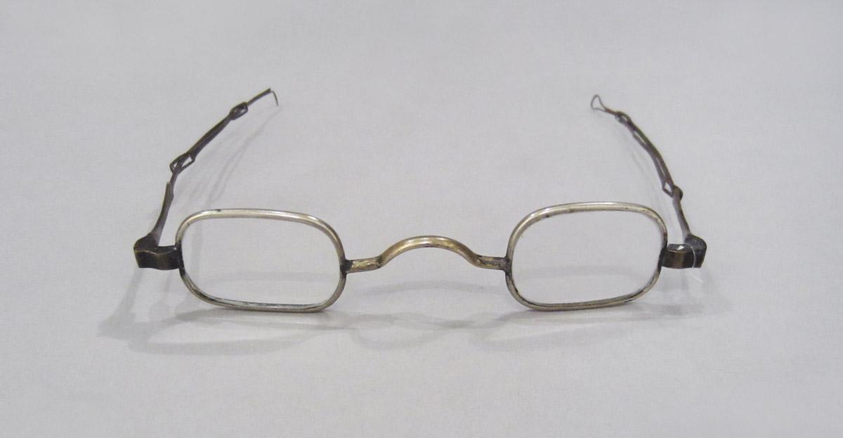 1958.2514 Spectacles, view 1
