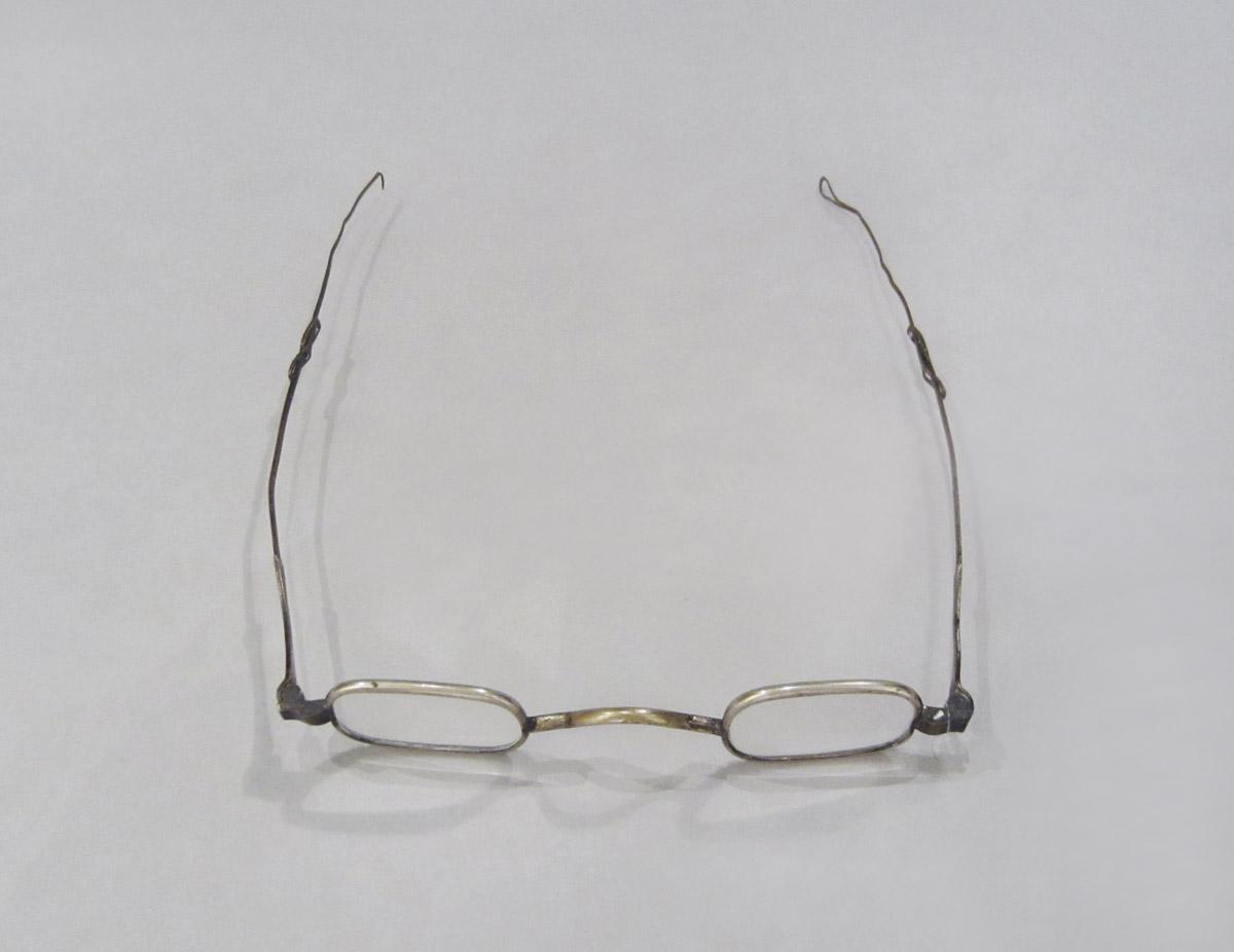 1958.2514 Spectacles, view 2