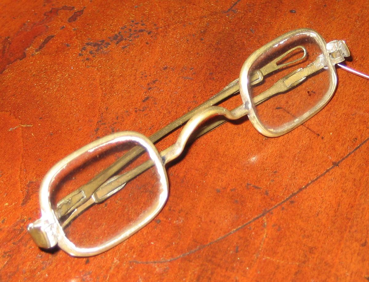 1958.2529 Spectacles
