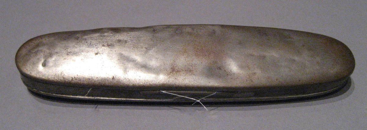 1958.2530 Spectacles case