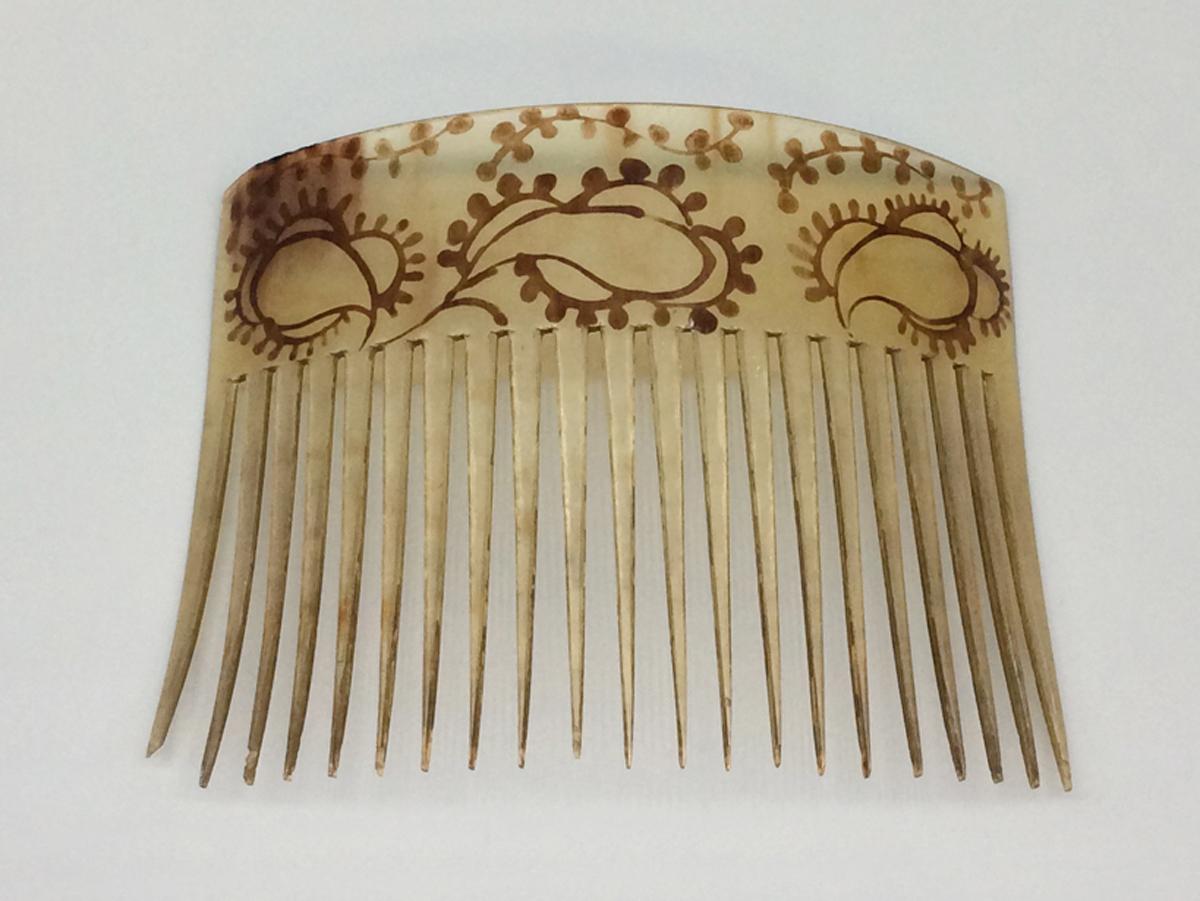 2010.0012.025 Comb, view 1