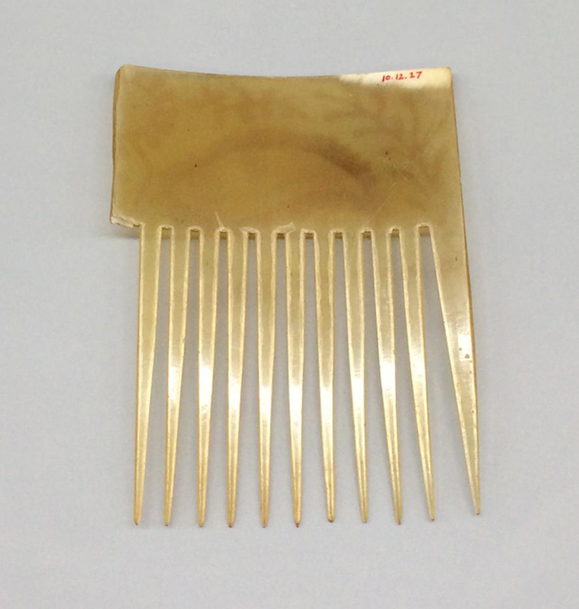 2010.0012.027 Comb, view 2