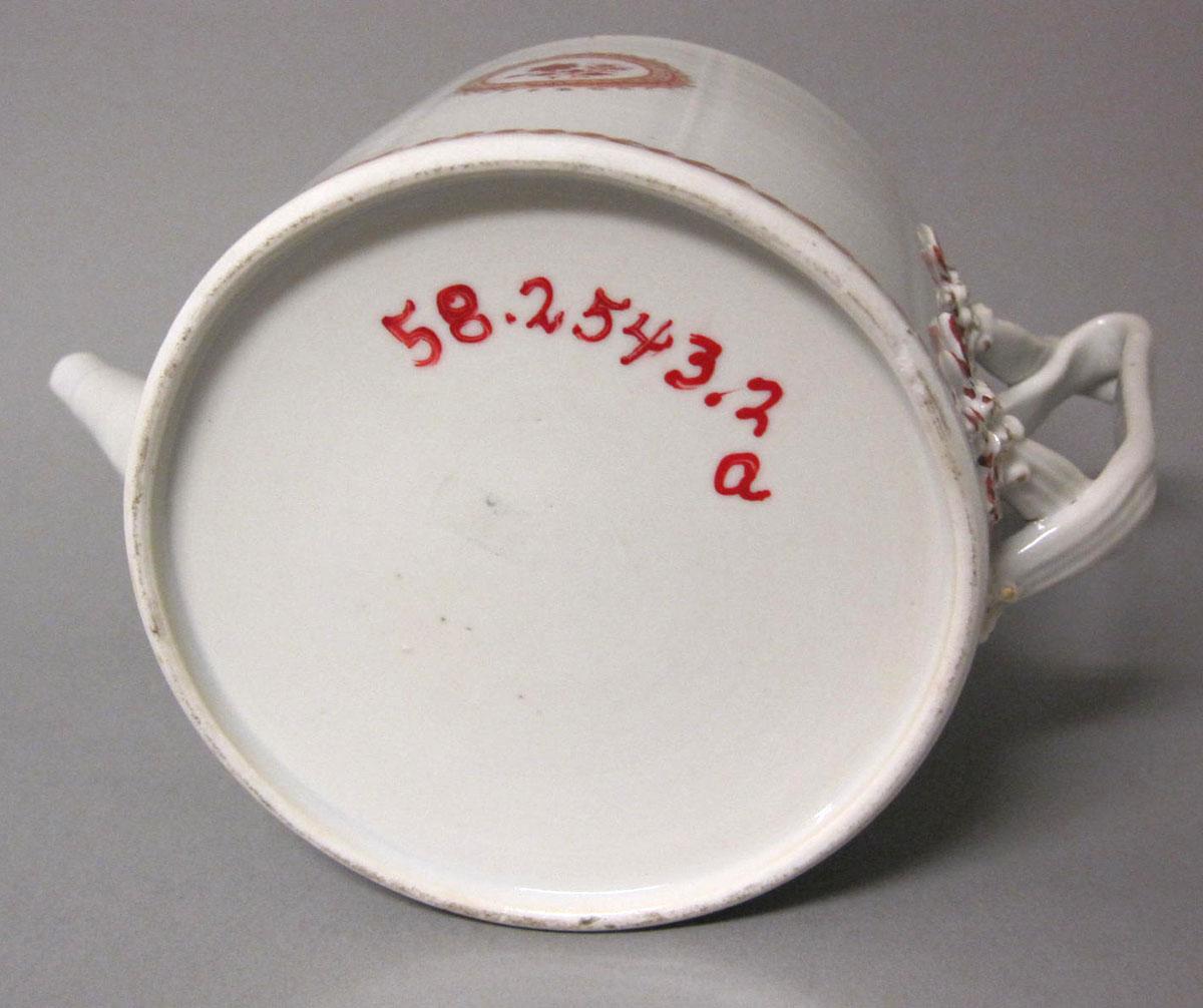 1958.2543.002 A Teapot underside