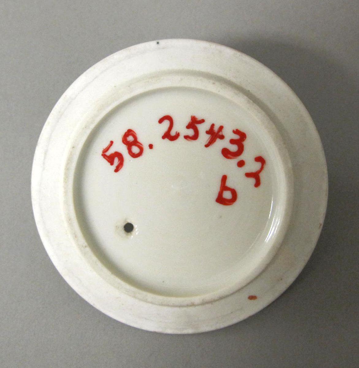 1958.2543.002 B Teapot cover underside