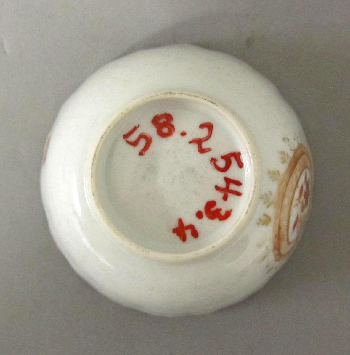 1958.2543.004 Porcelain teabowl underside