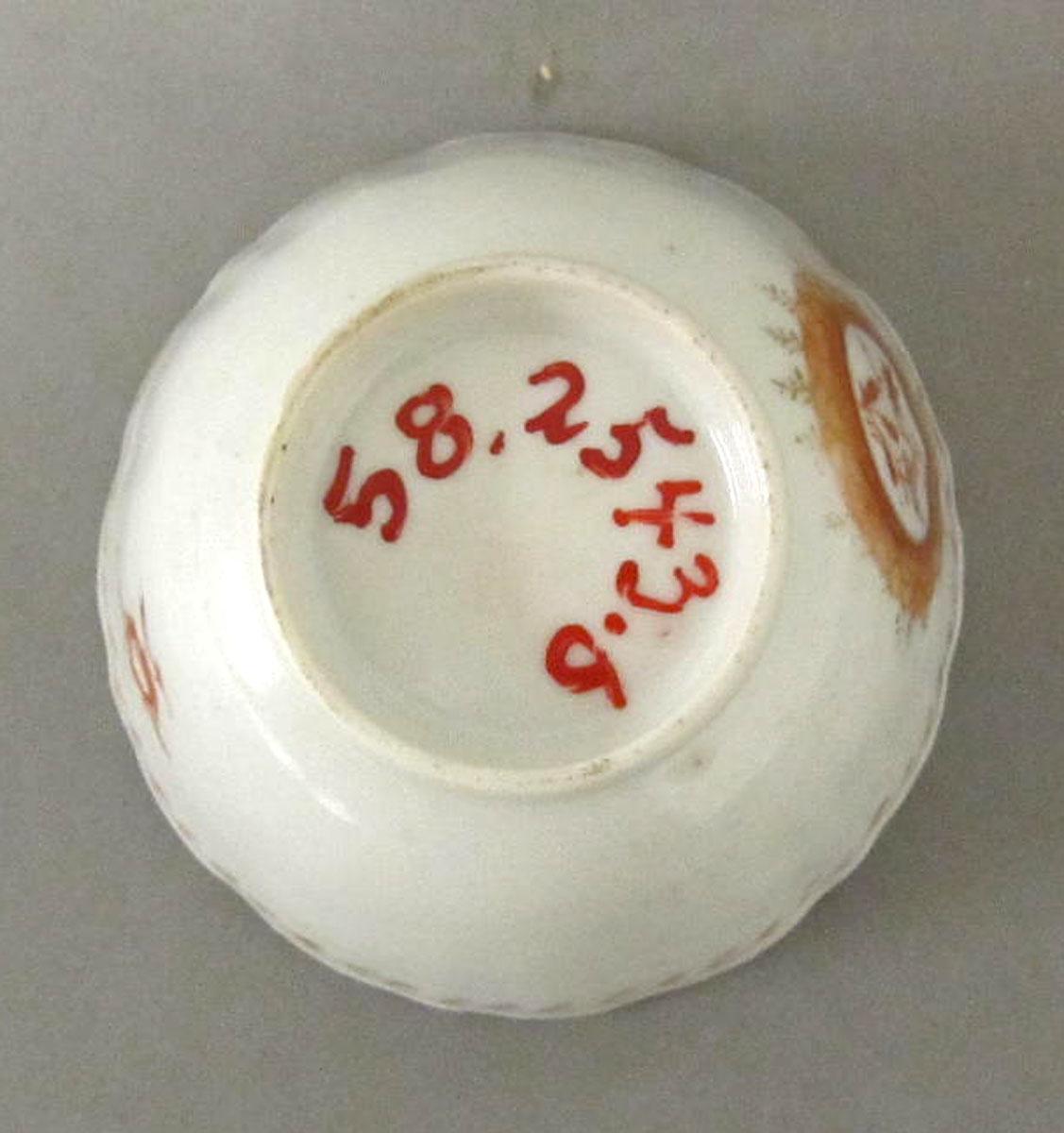 1958.2543.006 Porcelain teabowl underside