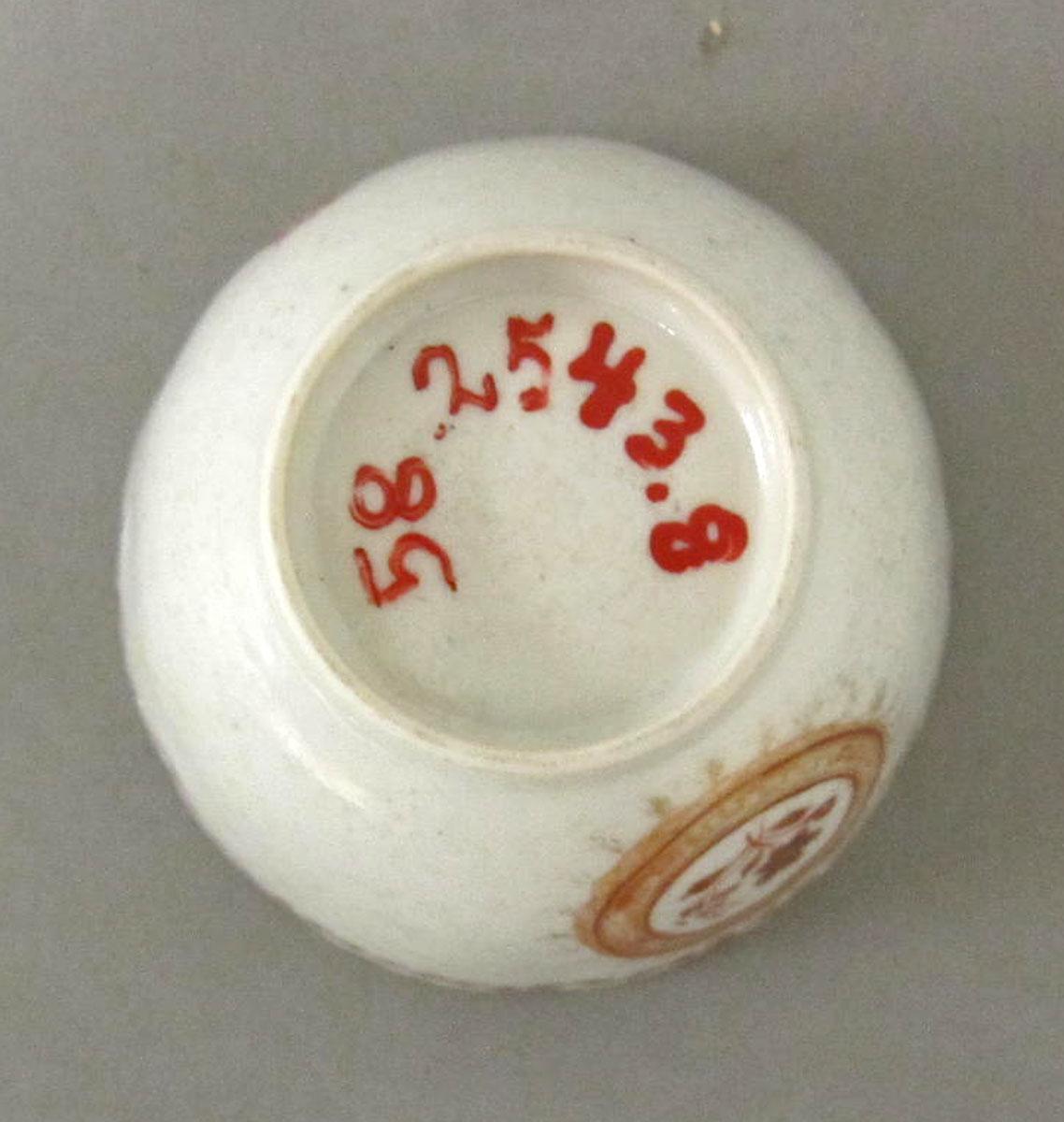 1958.2543.008 Porcelain teabowl underside