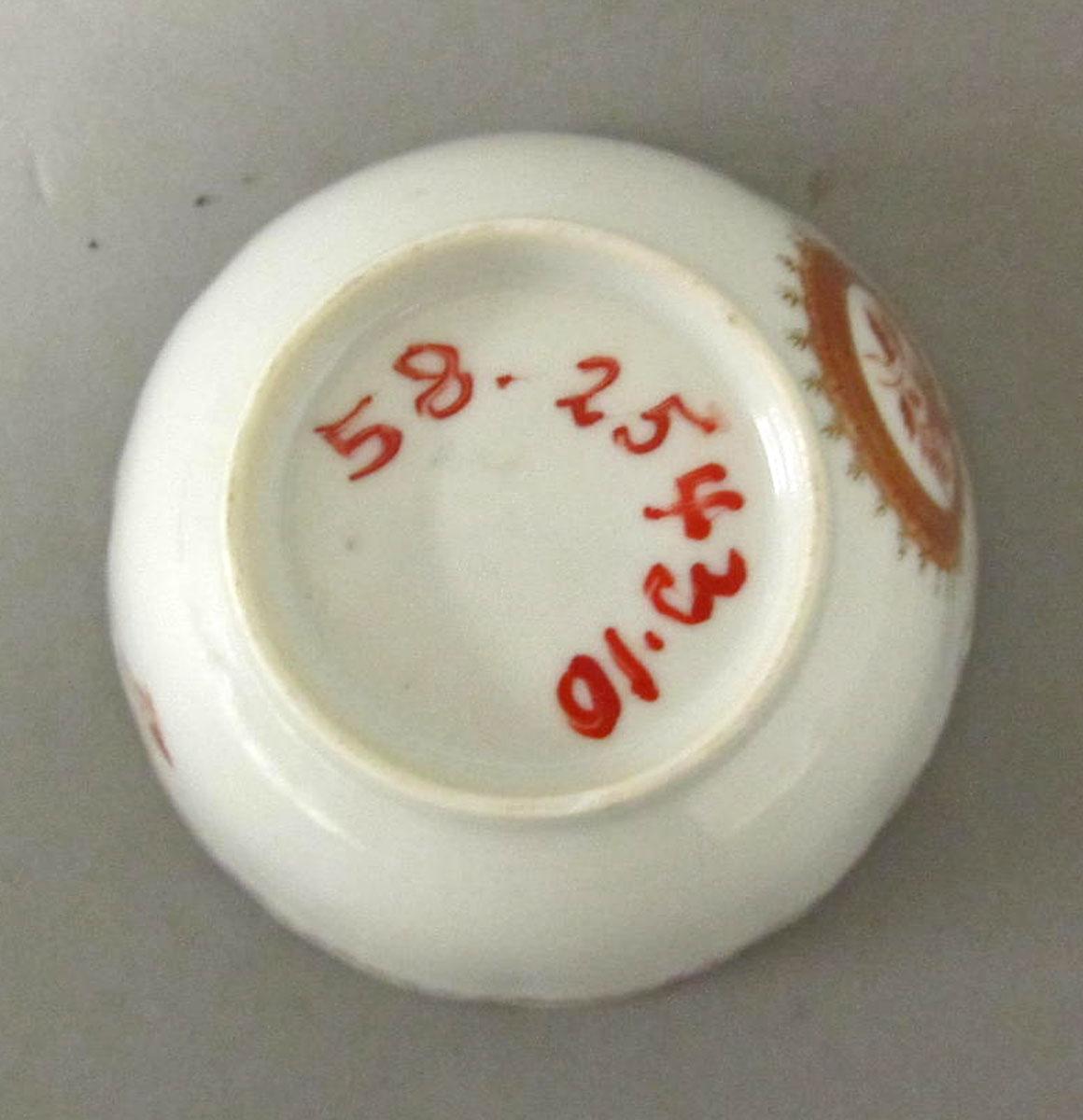 1958.2543.010 Porcelain teabowl underside