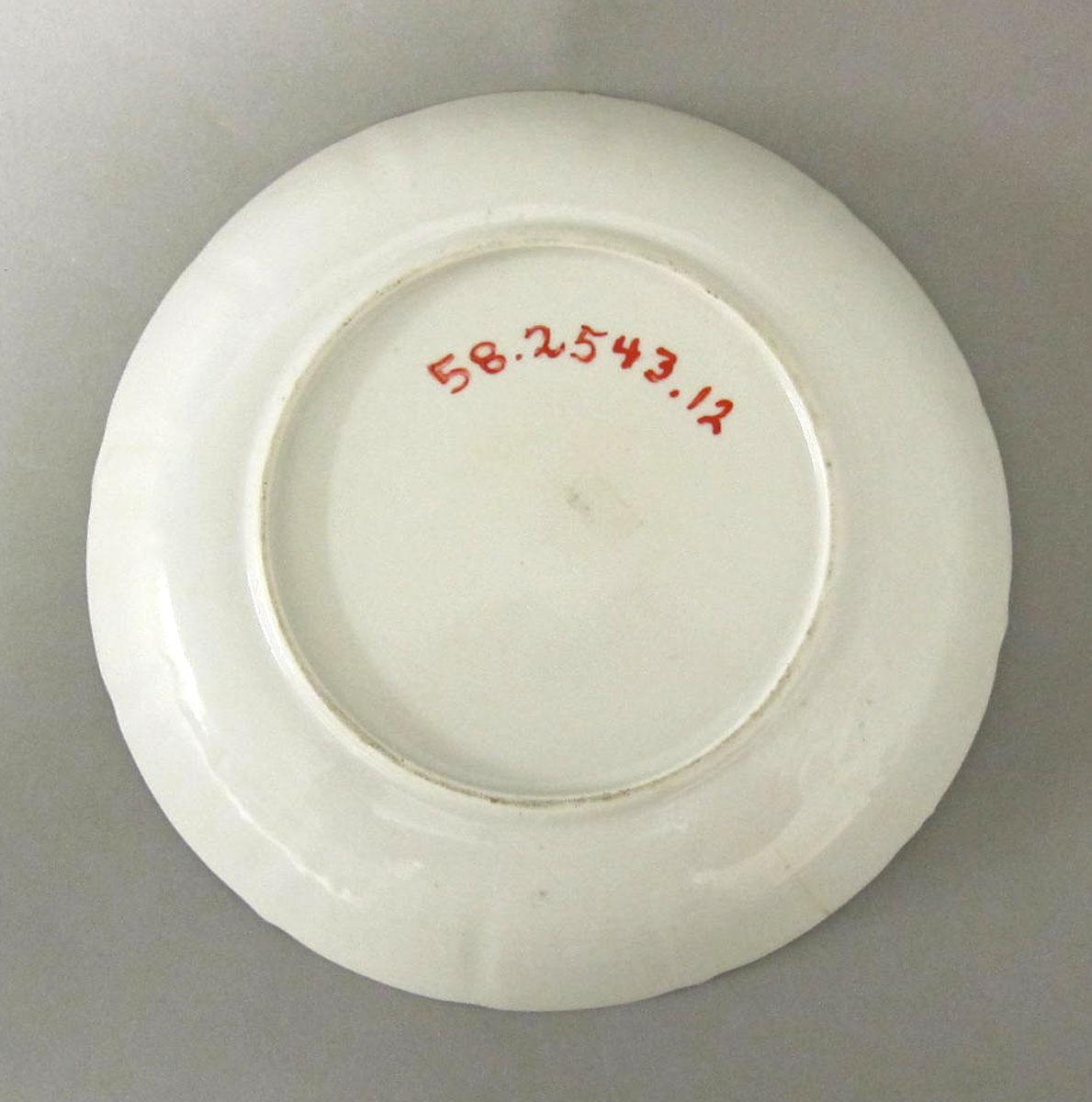 1958.2543.012 Porcelain plate underside