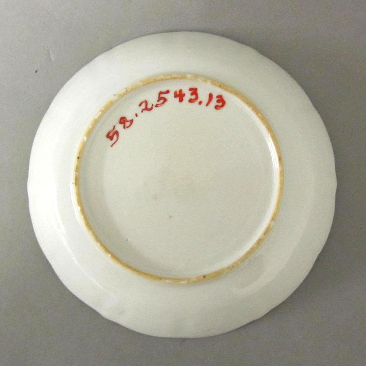 1958.2543.013 Porcelain plate underside