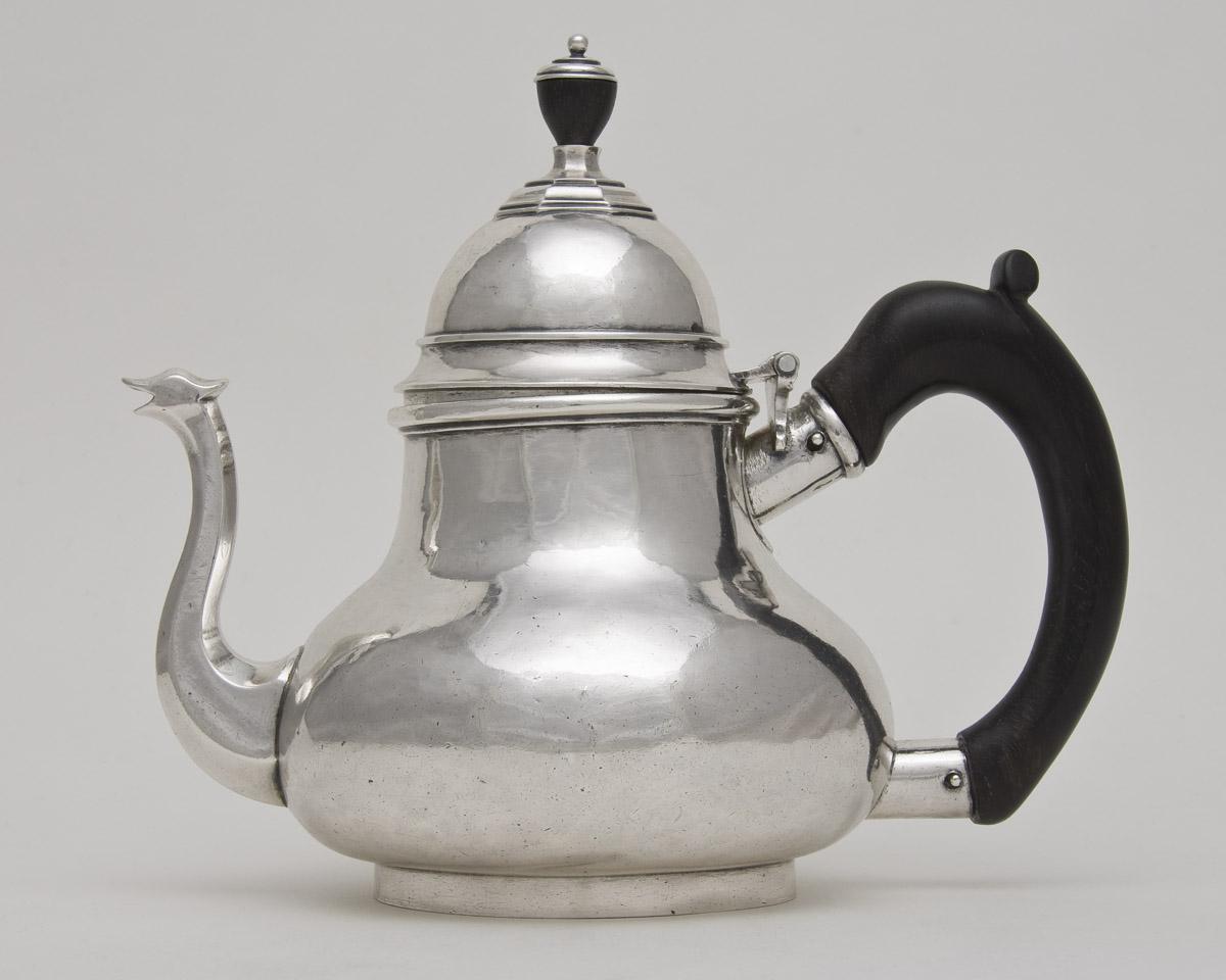 2009.0030 Teapot (view 1)