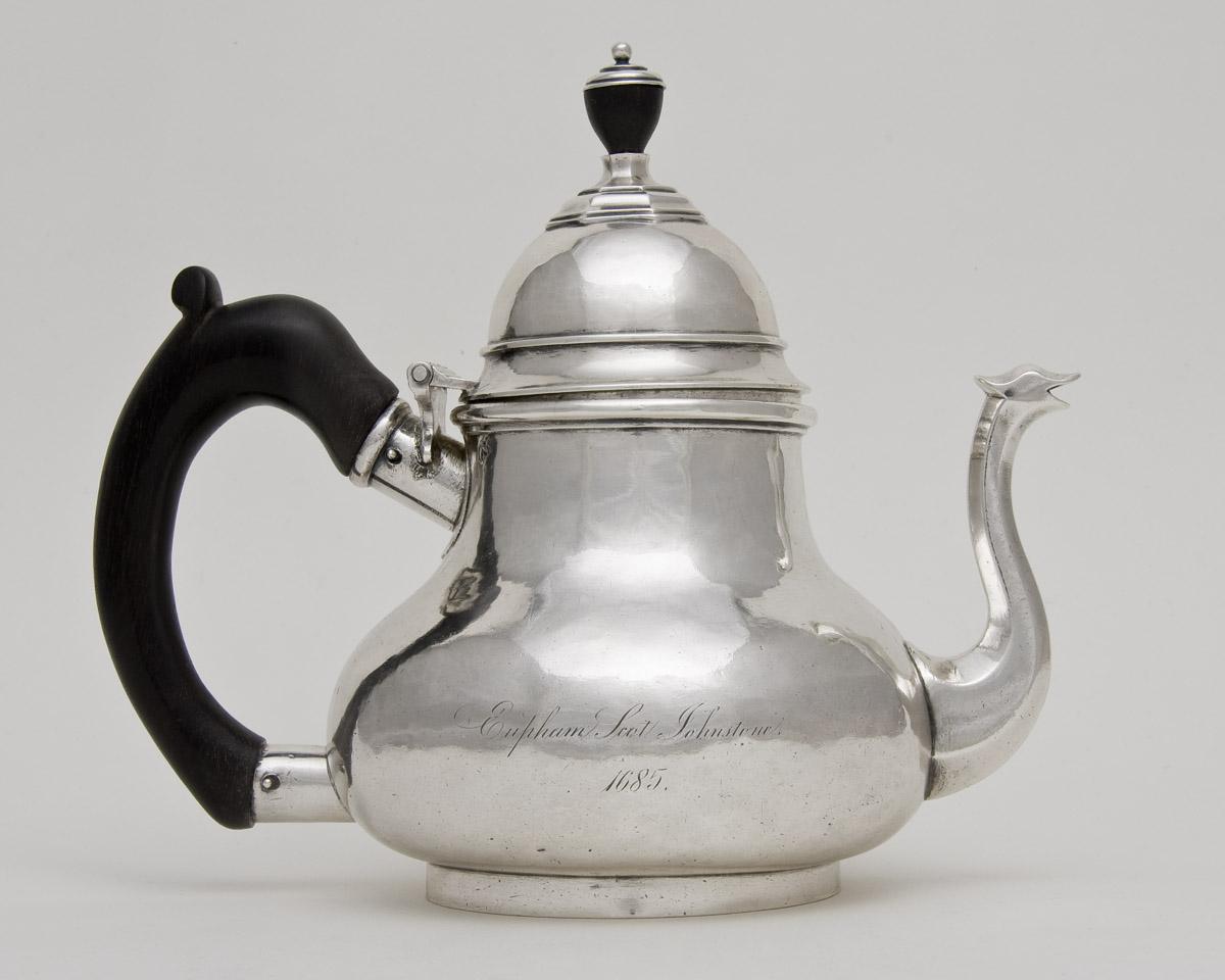 2009.0030 Teapot (view 2)
