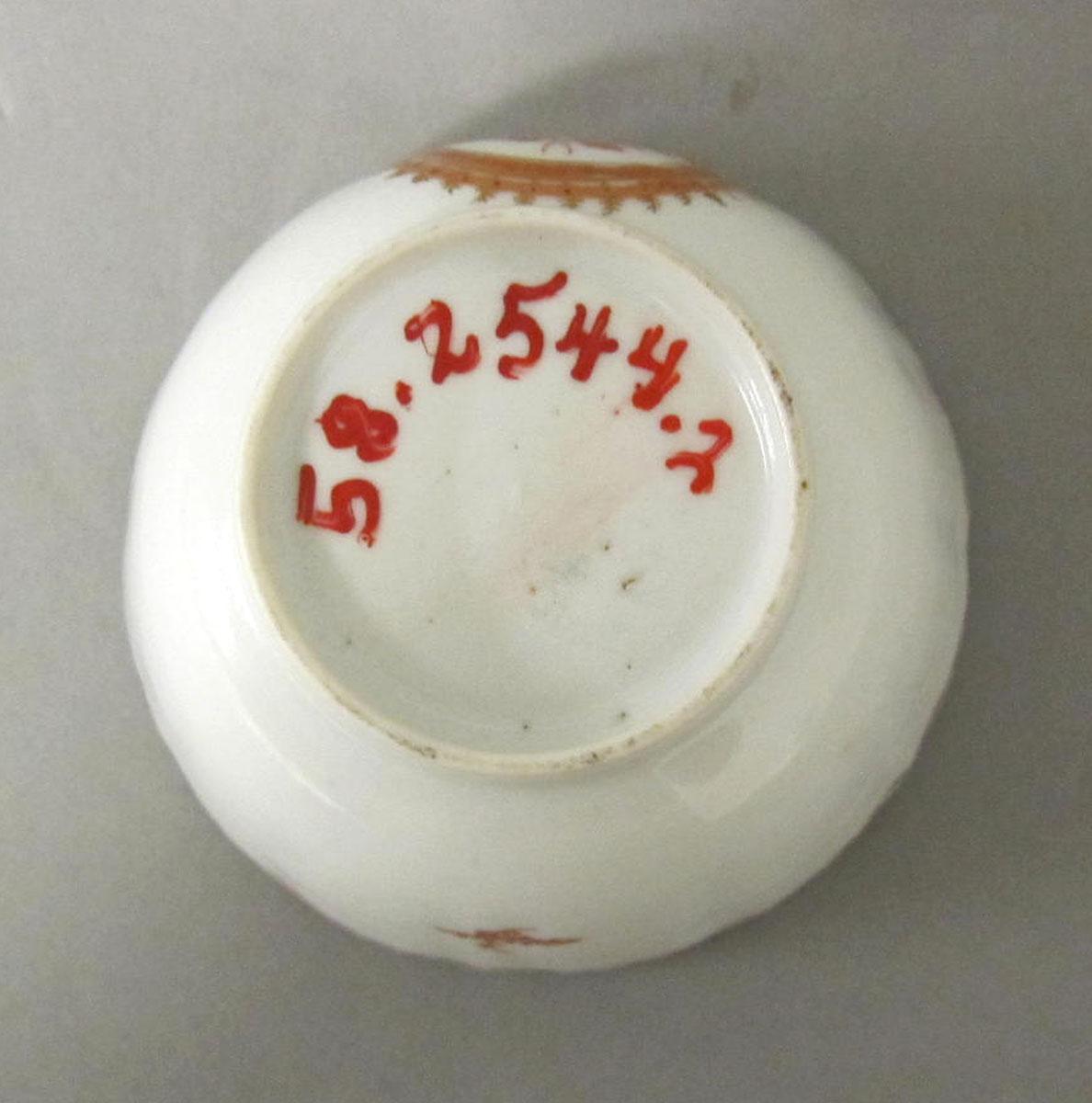 1958.2544.002 Porcelain teabowl underside