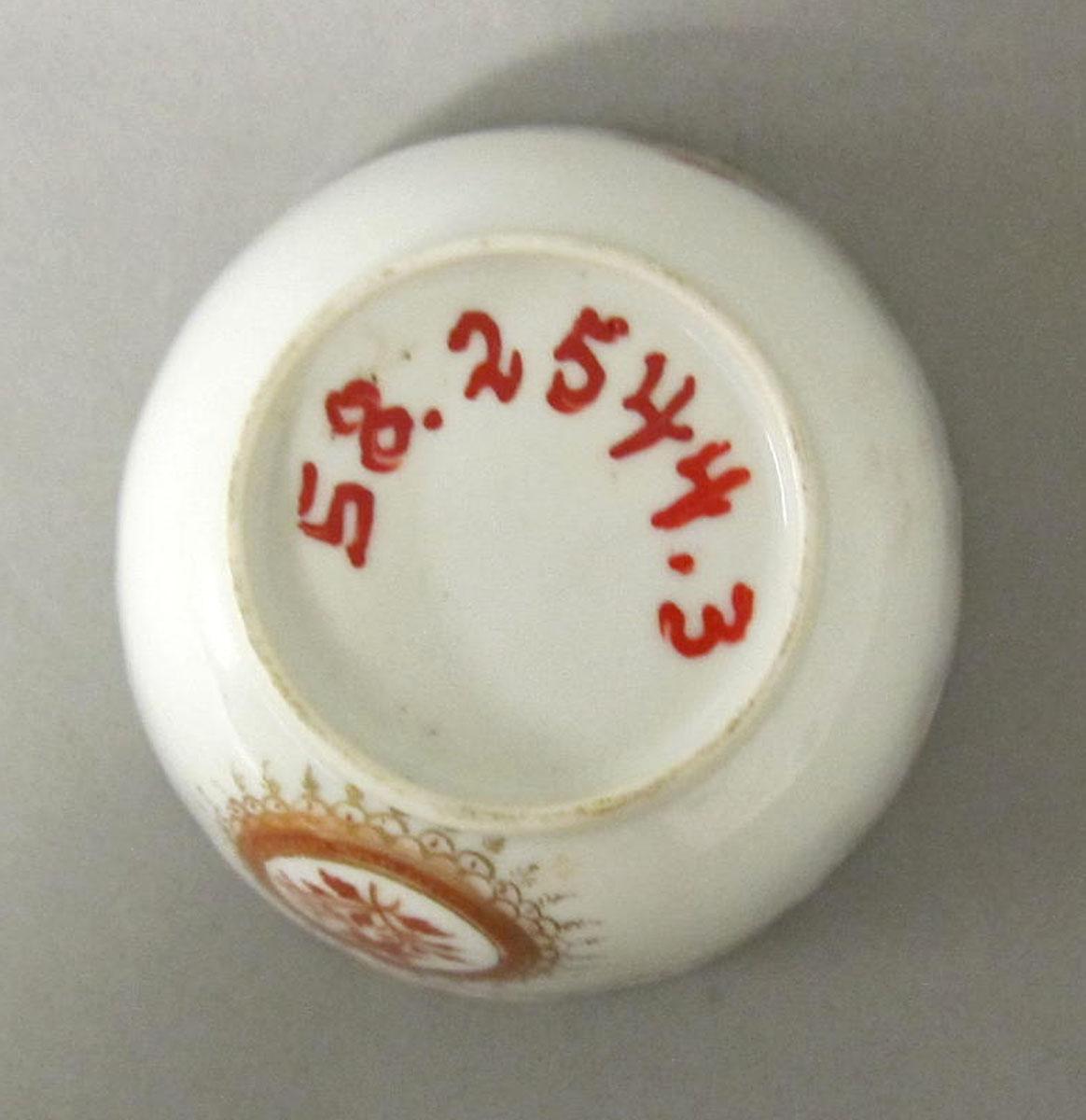 1958.2544.003 Porcelain teabowl underside
