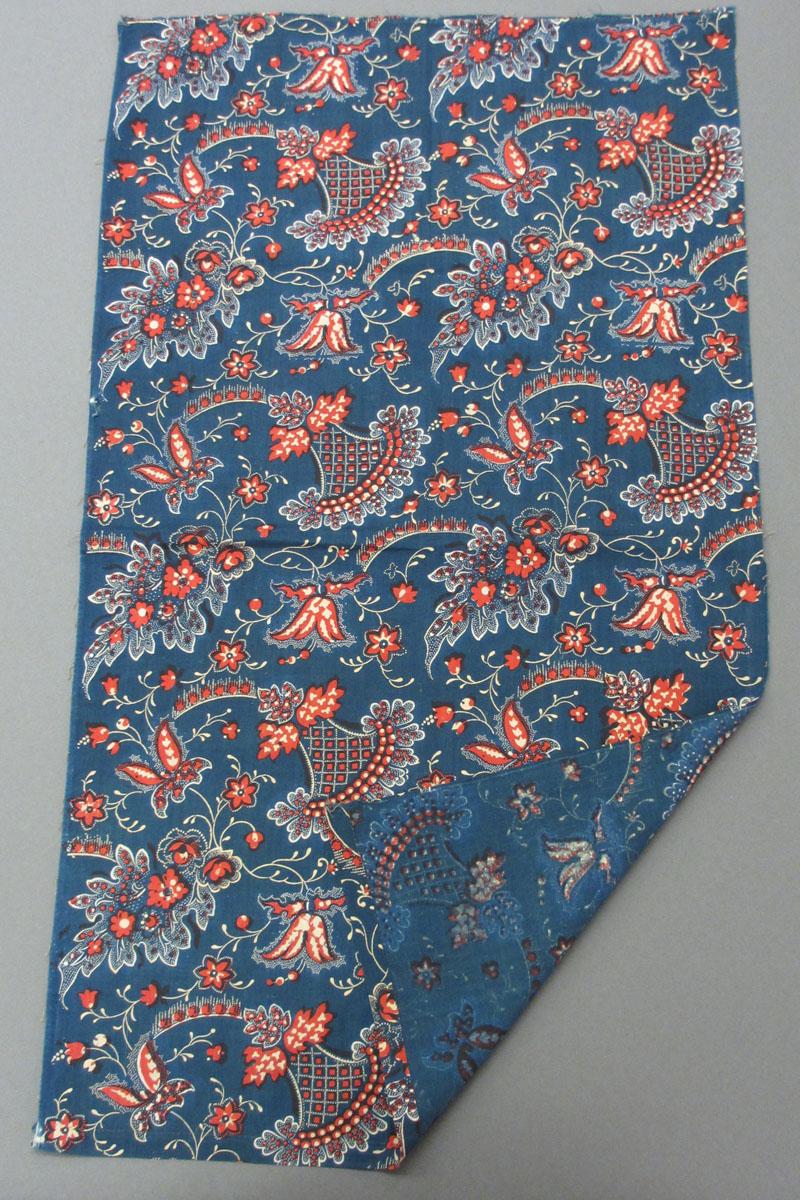2009.0036.002 Textile, printed folded corner