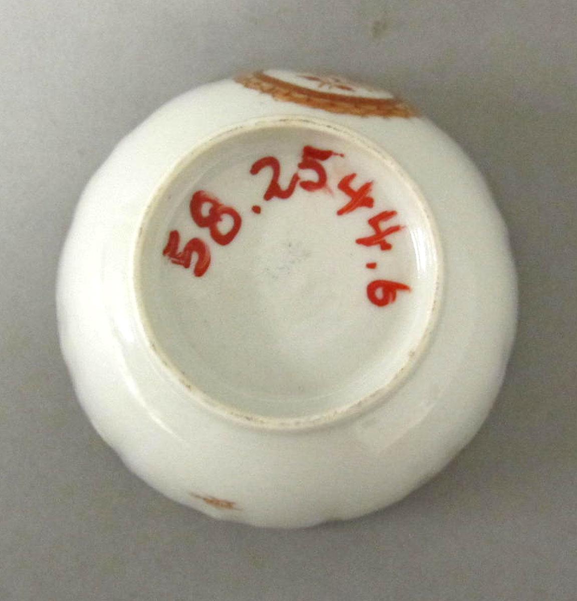 1958.2544.006 Porcelain teabowl underside