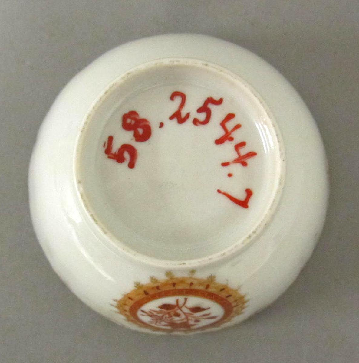 1958.2544.007 Porcelain teabowl underside