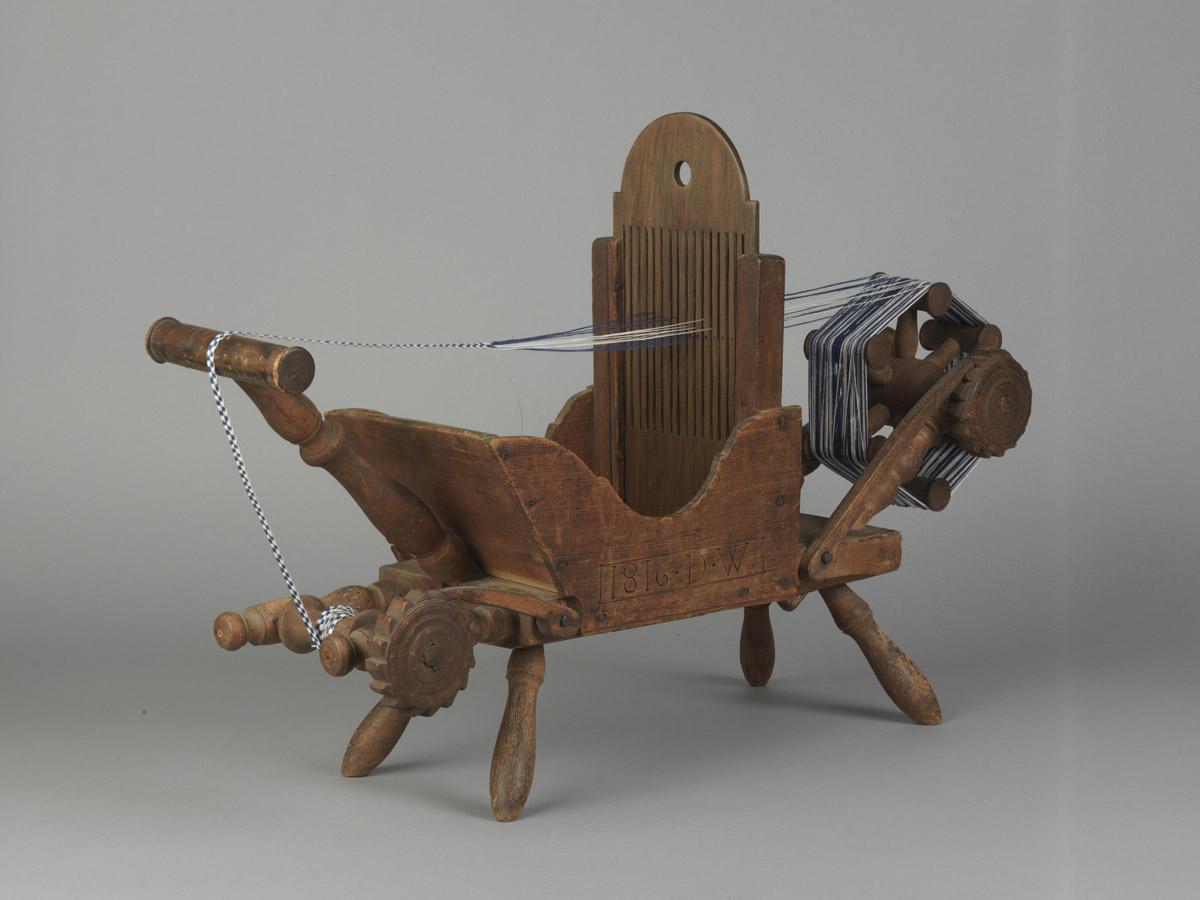 2009.0034 Tape loom (view 2)