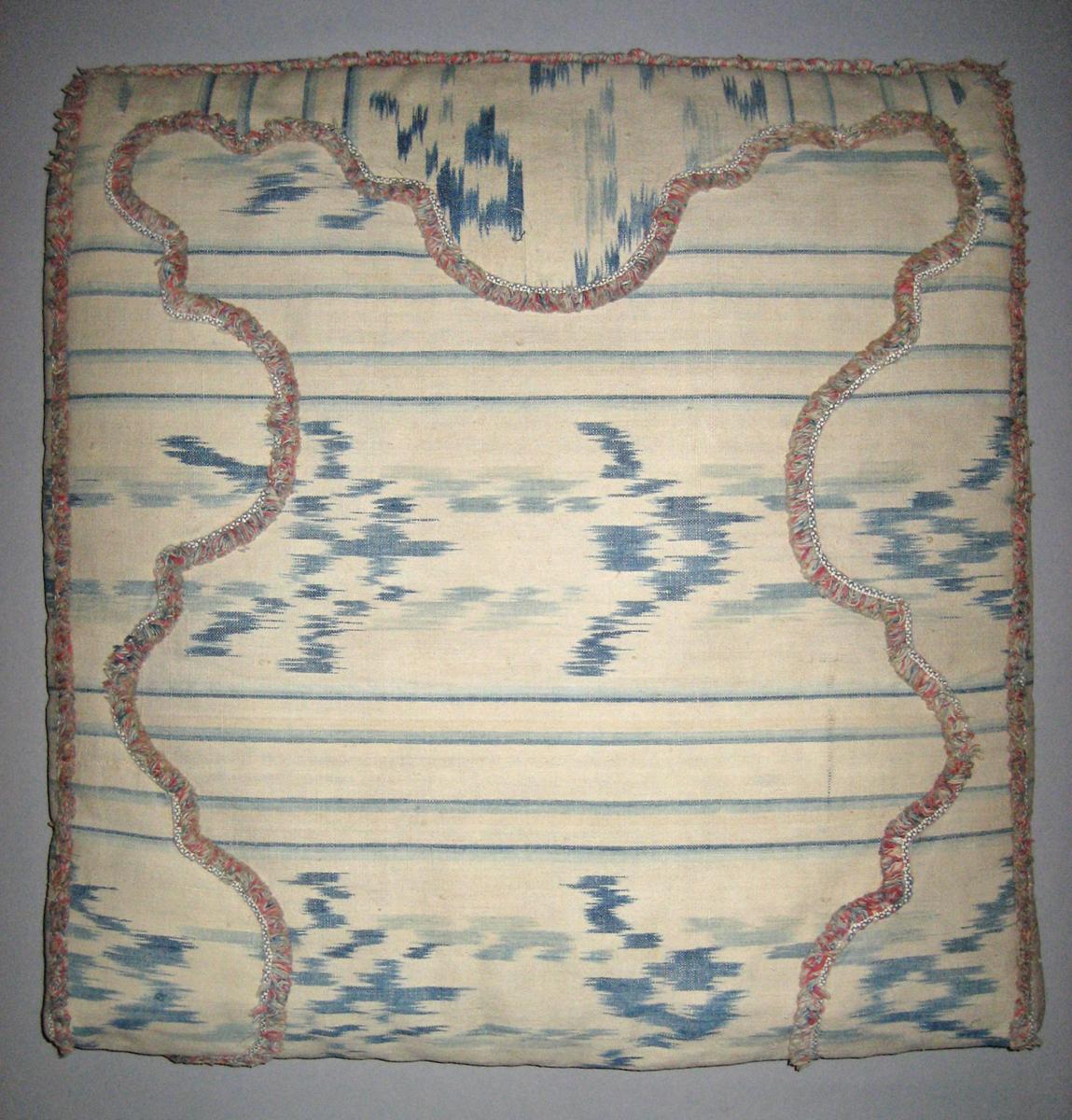 1969.5513.001 cushion for daybed 1957.0575 view 1