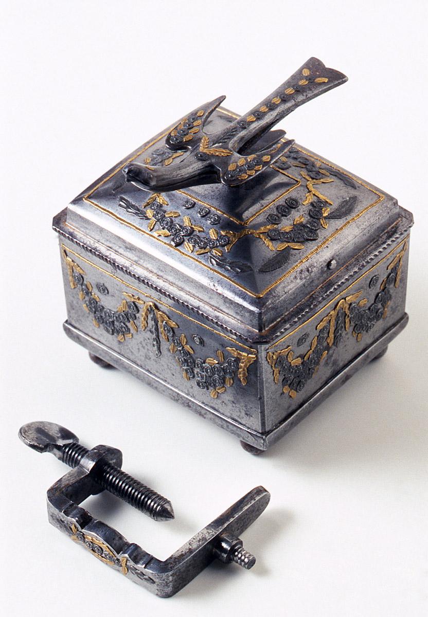 1958.2589 Tool (for sewing), Sewing bird