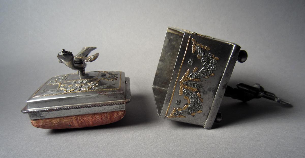 1958.2589 A-B Sewing bird, View