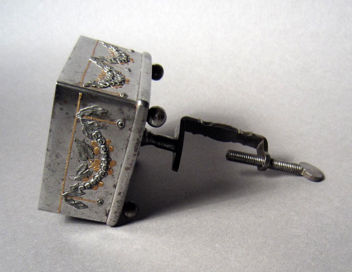1958.2590 A Pincushion clamp, View 1