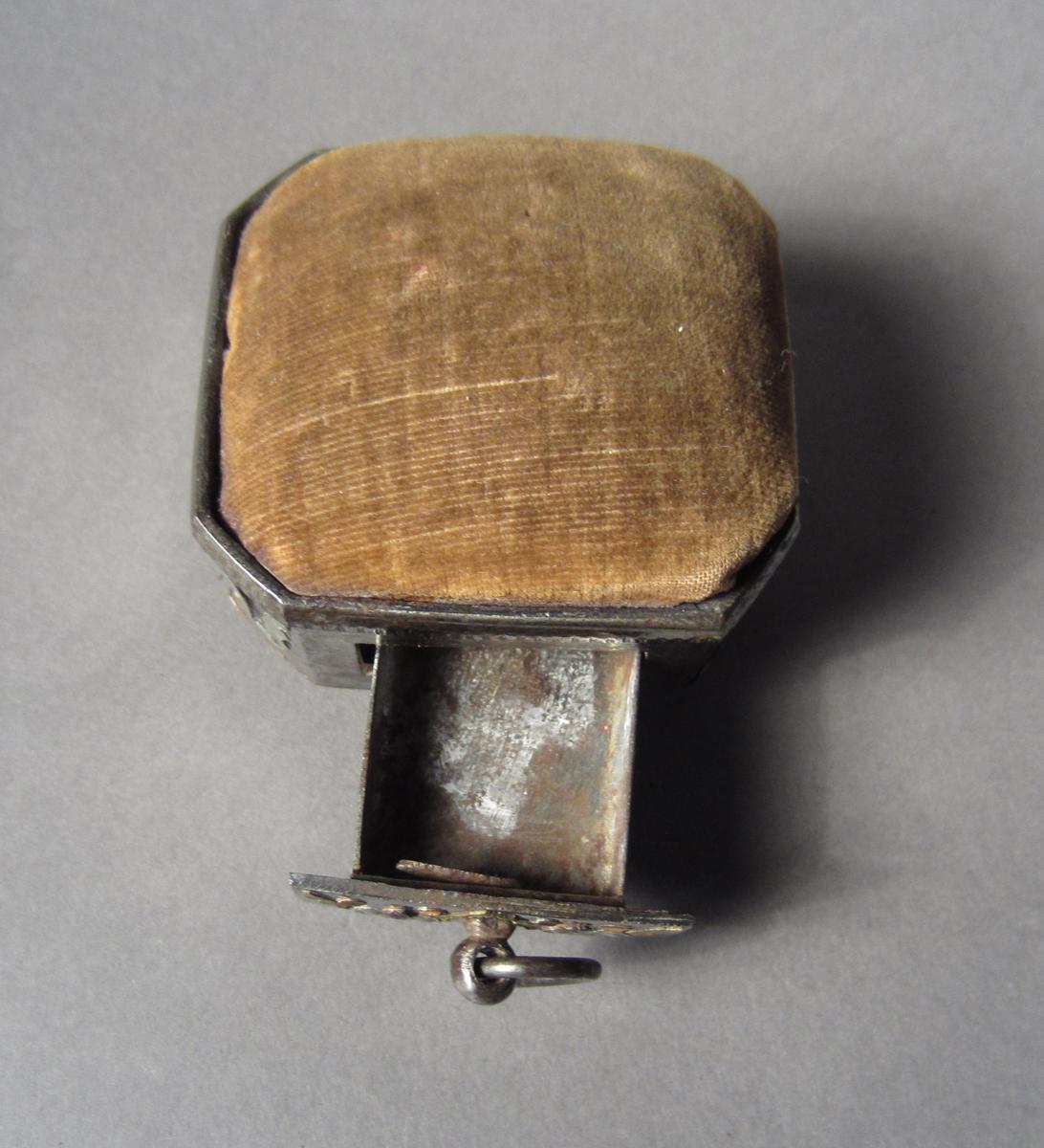 1958.2590 C Pincushion clamp, Drawer