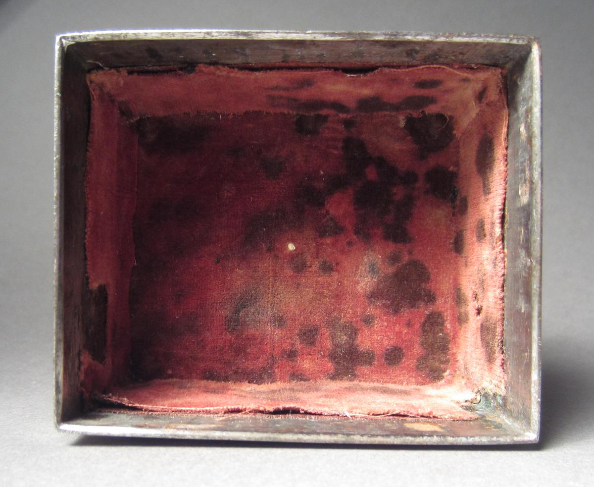 1958.2590 A Pincushion clamp, Interior
