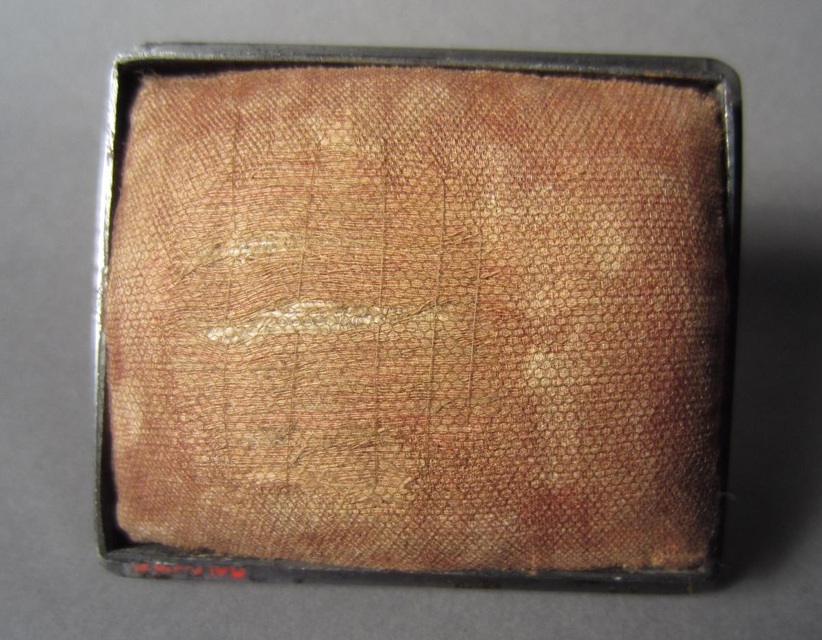 1958.2590 A Pincushion clamp, Pincushion