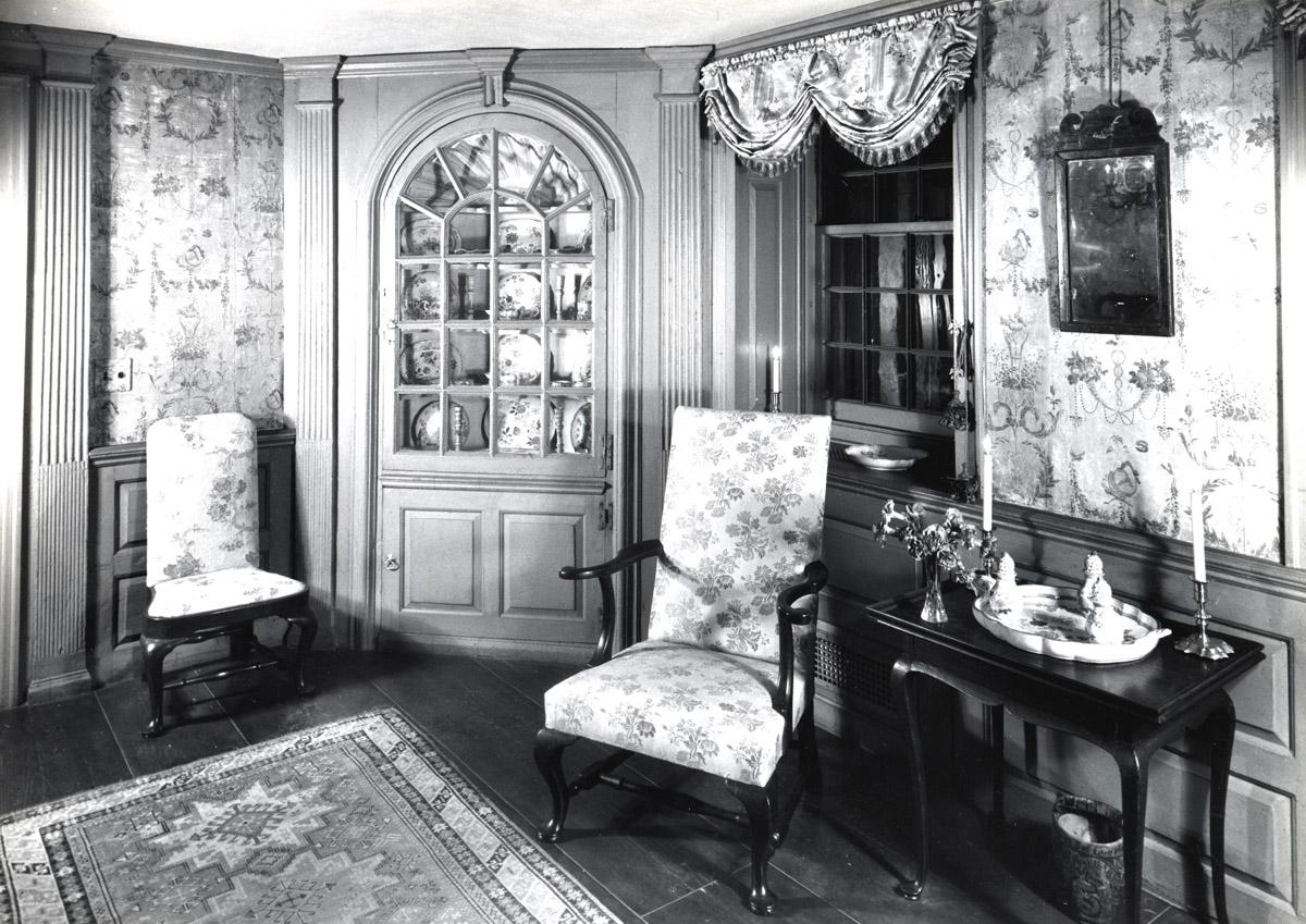 Room-Gamon Room 1951