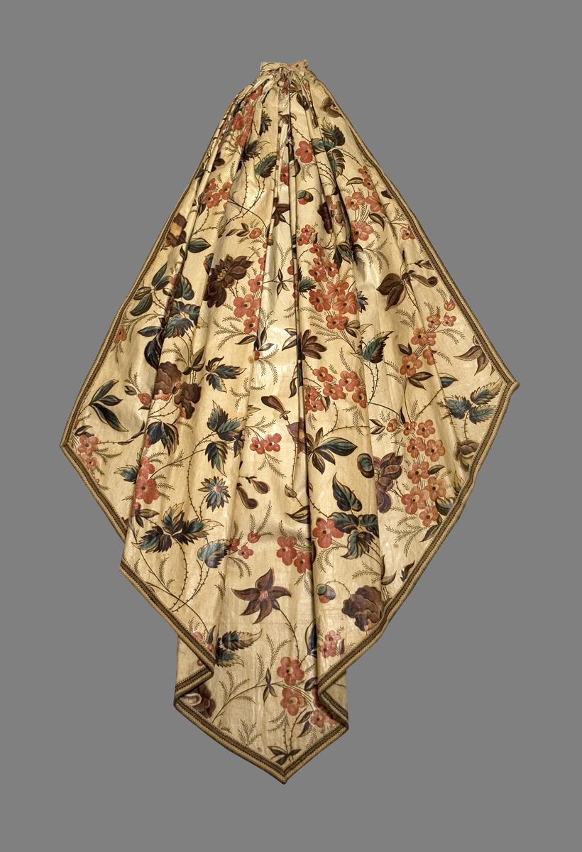 1957.1282.002 B.3 Bed Hanging, Tail or Cascade