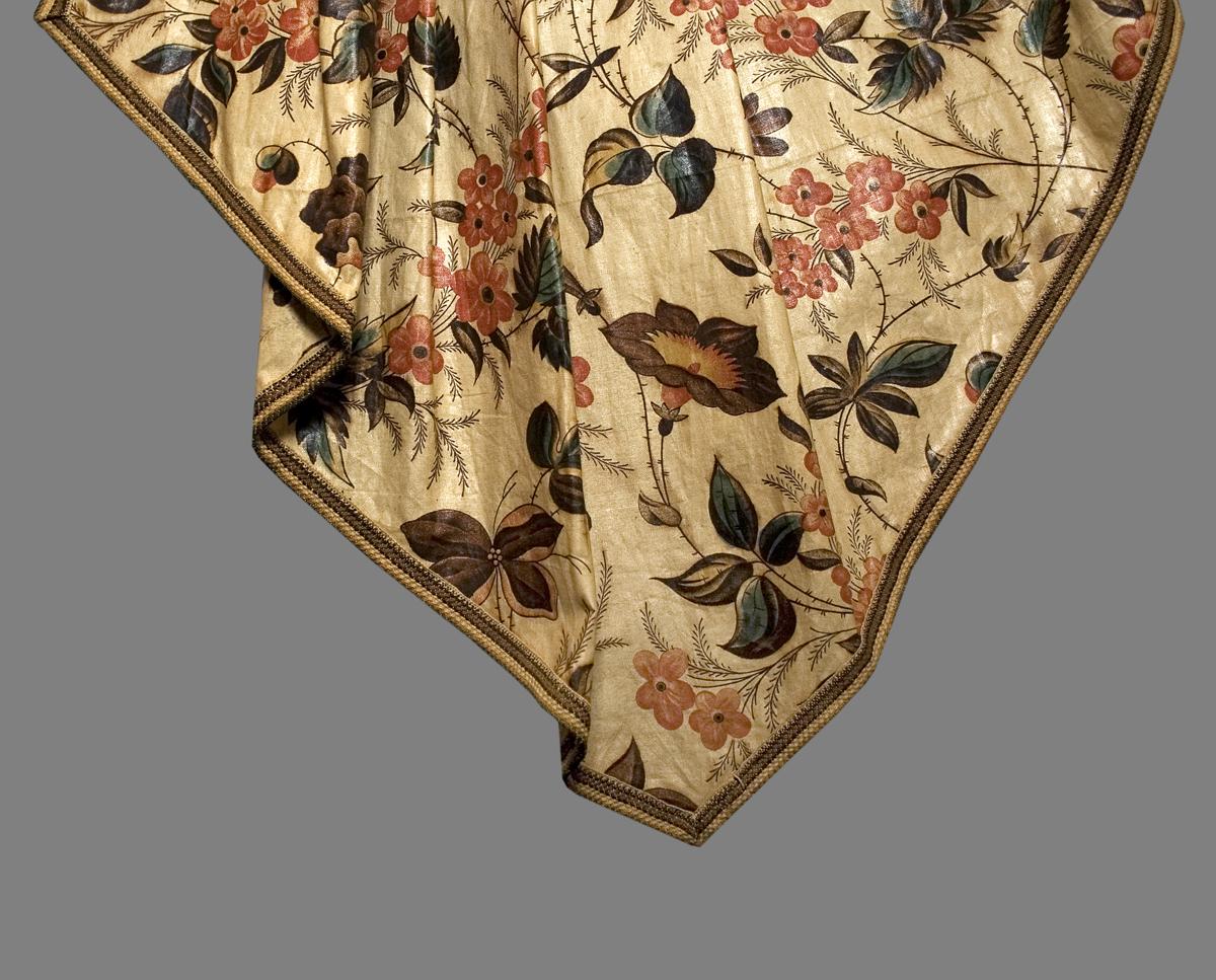 1957.1282.002 C.3 Bed Hanging, Tail or Cascade, Edge Detail
