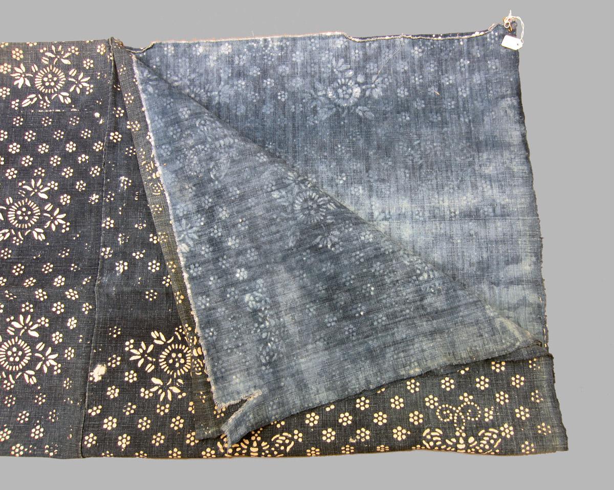 2009.0054 textile, printed partial folded corner